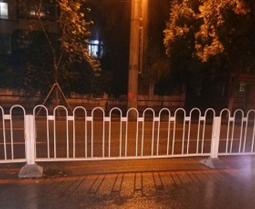 守护行车安全：吉林交通护栏的重要性