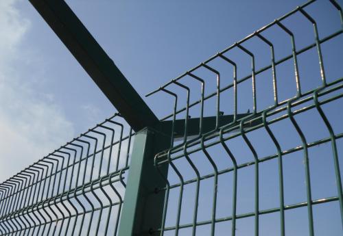 沈阳护栏网厂家带您了解桥梁护栏的安全功能